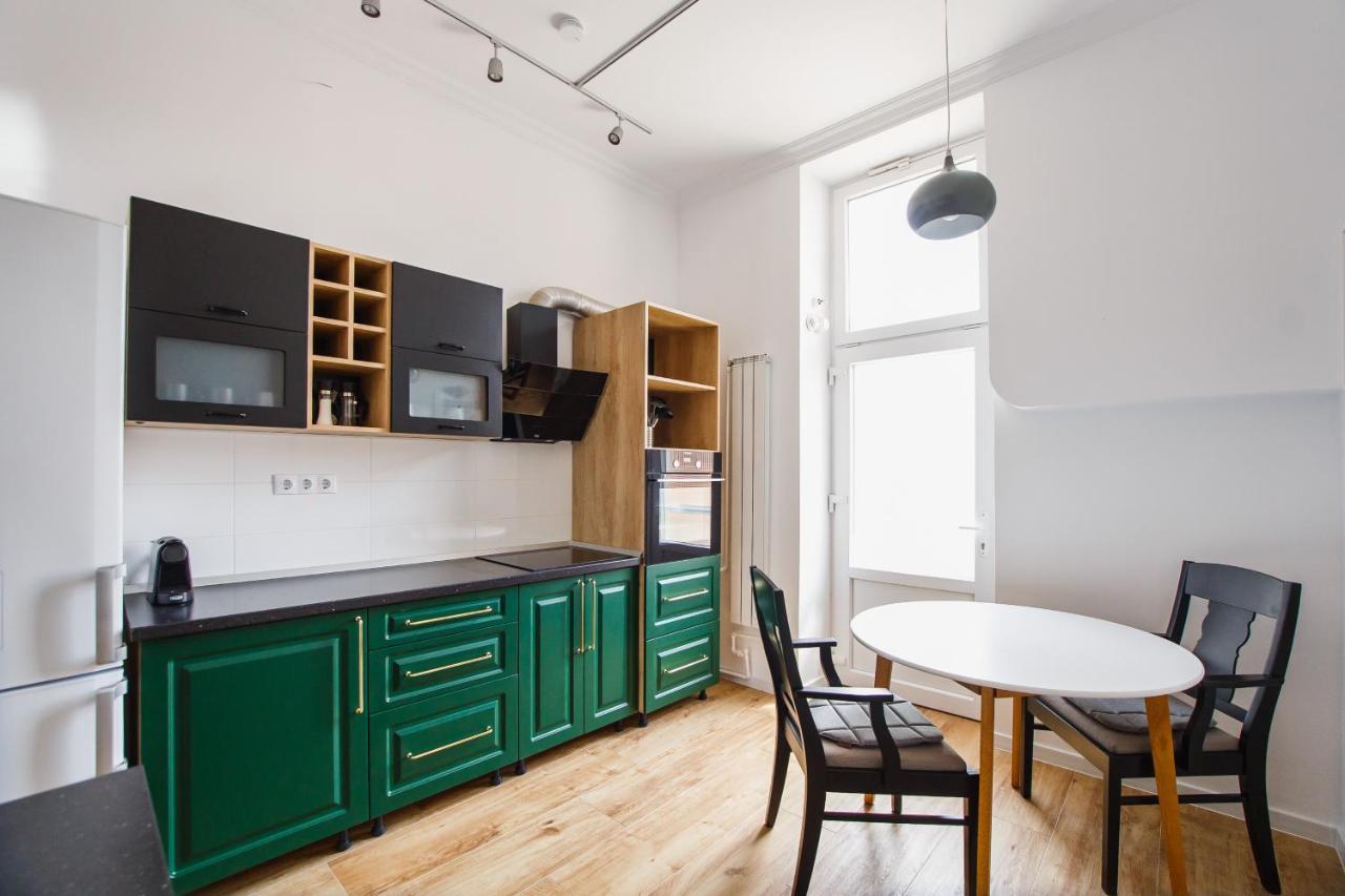 Spacious Riverviews Apartment Near Piata Unirii Oradea Exterior photo